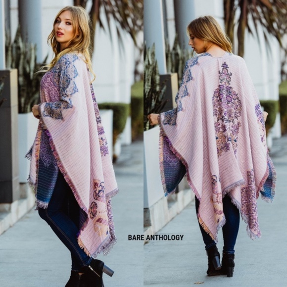 LAST ONE🌺Medallion Cozy Poncho in Lilac - Picture 2 of 7